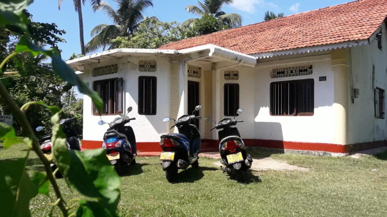 Colonial Surfing Villa Hostel & Home Stay Midigama Room photo